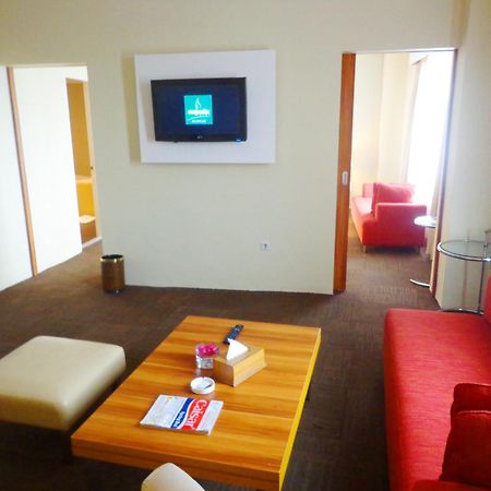 Sapadia Hotel Siantar Пематансиантар Екстериор снимка