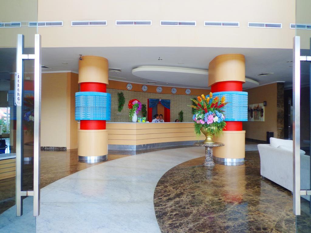 Sapadia Hotel Siantar Пематансиантар Екстериор снимка
