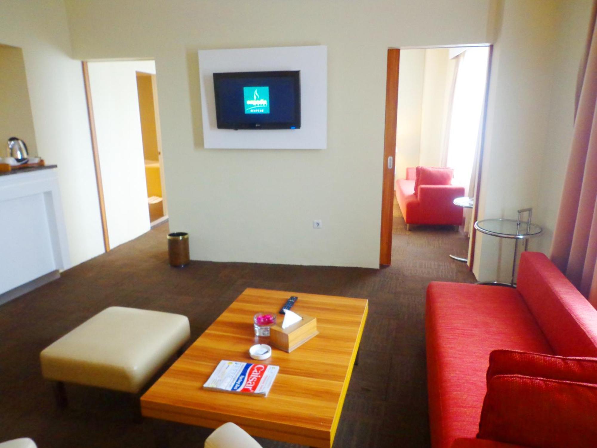 Sapadia Hotel Siantar Пематансиантар Екстериор снимка