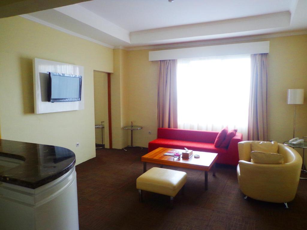 Sapadia Hotel Siantar Пематансиантар Екстериор снимка